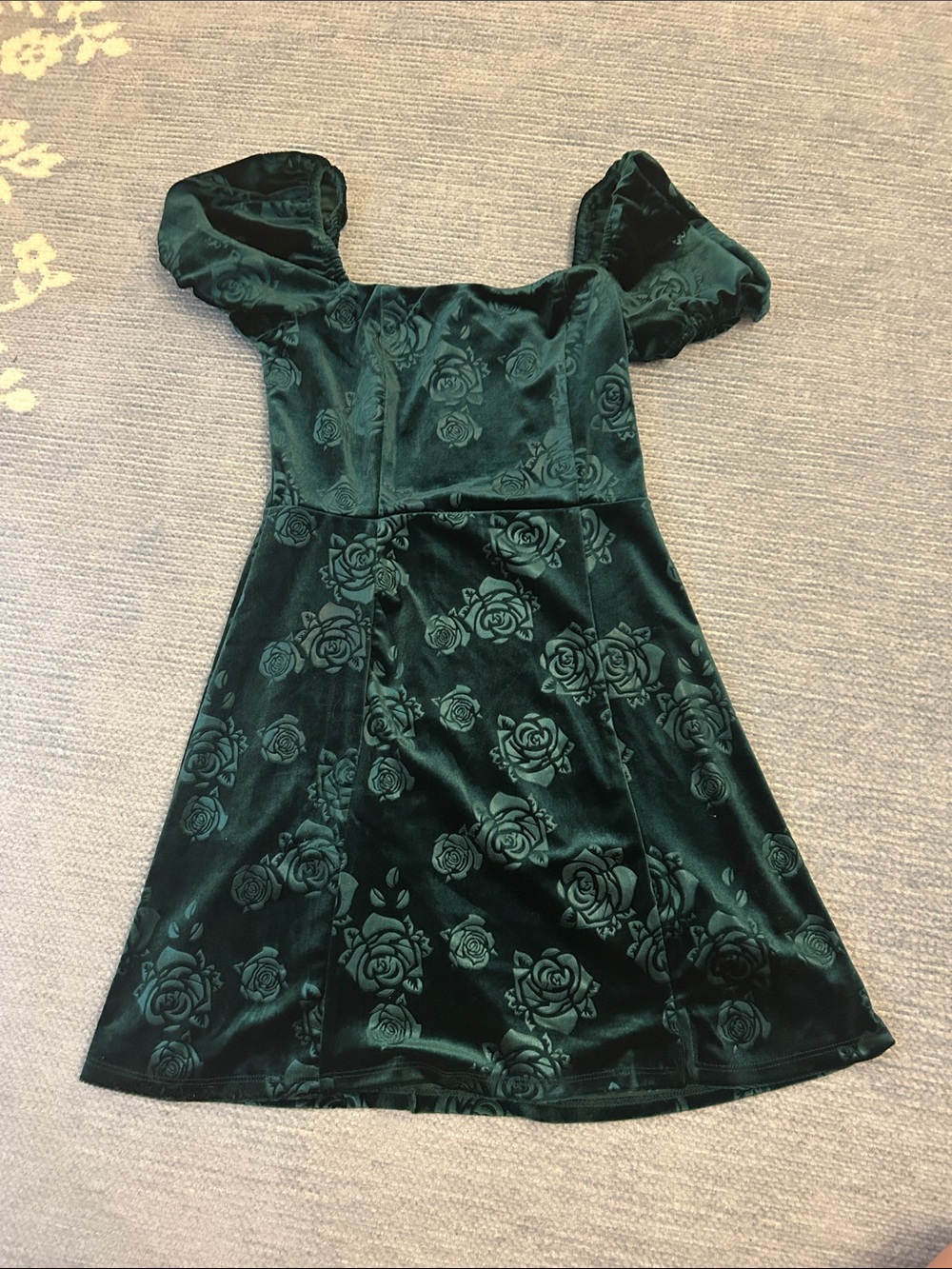 Emerald Green Velvet Floral Puff-Sleeve Formal Dress